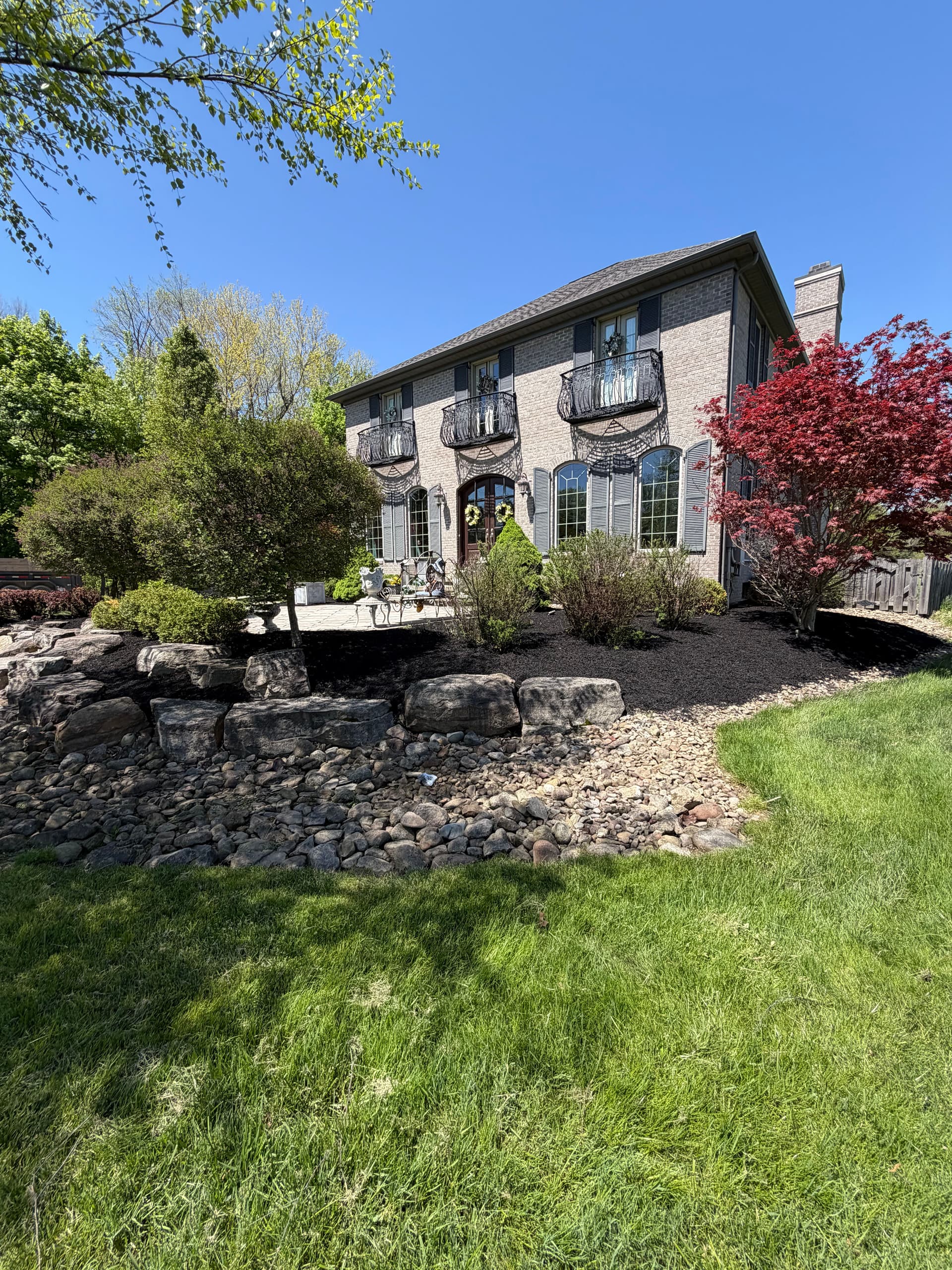 Gallery photos for Spring Cleanup, Shrub Trimming and Mulching in Chagrin Falls: Image #2