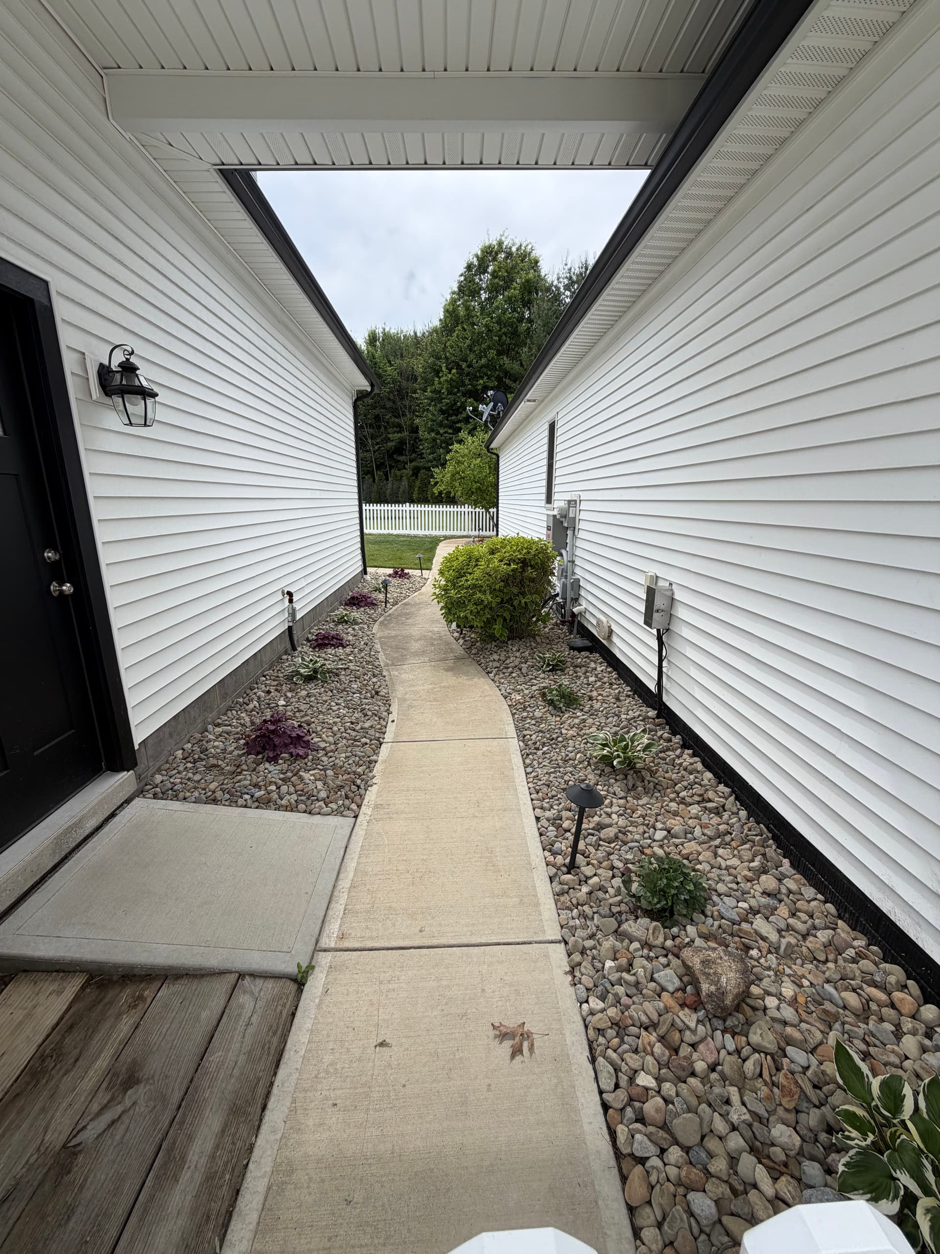 Gallery photos for Rock Install and Planting Beds Done Right in Garrettsville: Image #4